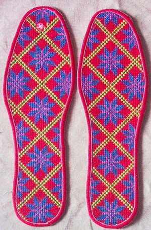 純手工活外發(fā)加工十字繡鞋墊 農(nóng)村婦女做手工活外發(fā)加工十字繡鞋墊賺錢(圖1)