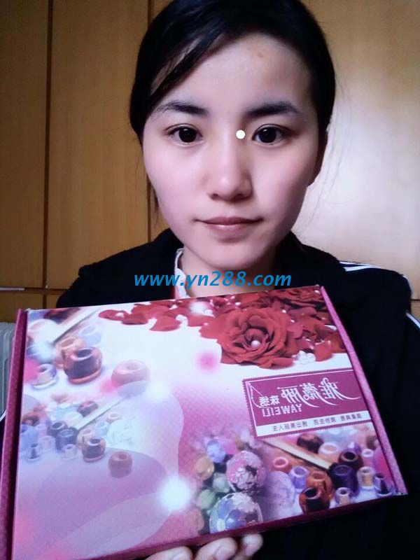 安徽蕪湖服裝店美女店主兼職時(shí)尚珠繡賺外快 安徽蕪湖服裝店美女店主兼職加工時(shí)尚珠繡賺外快(圖1)