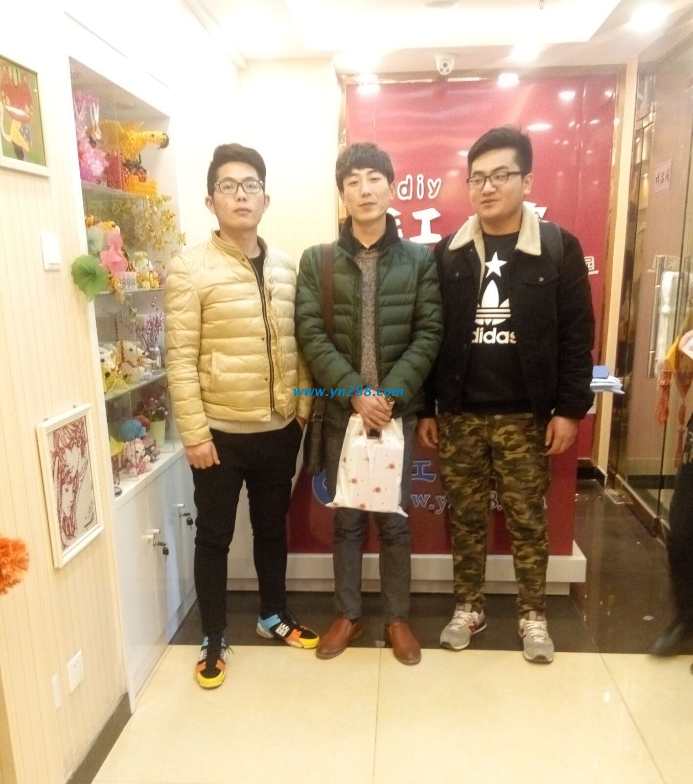 河北張家口王先生和家人一起前來手工活之家總部考察 河北張家口王先生和家人一起前來手工活之家總部考察(圖1)