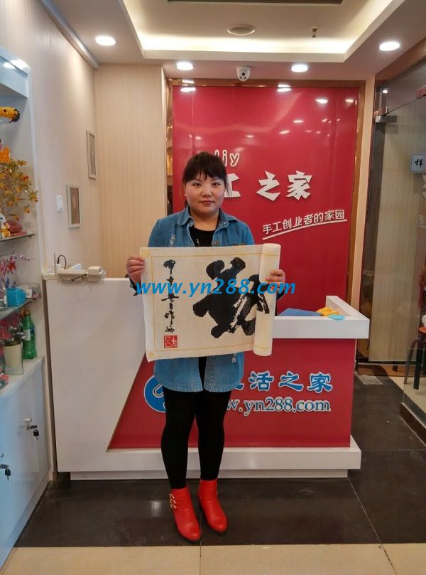 鄭州美女在家做手工活珠繡，打算組織周圍姐妹一起做(圖1)