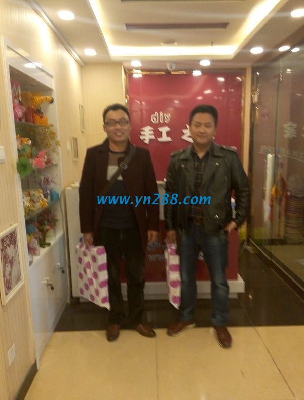 山東泰安高先生和好友王先生一起來(lái)到手工活之家總部考察項(xiàng)目，欲加盟代理(圖1)