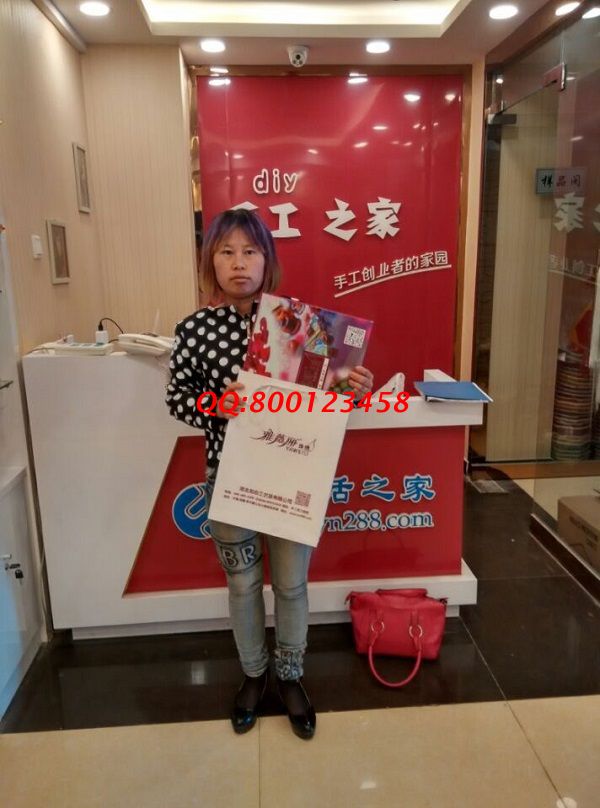 河北滄州美甲師晏女士欣賞手工藝術(shù)，親自來(lái)手工活之家考察合作(圖1)