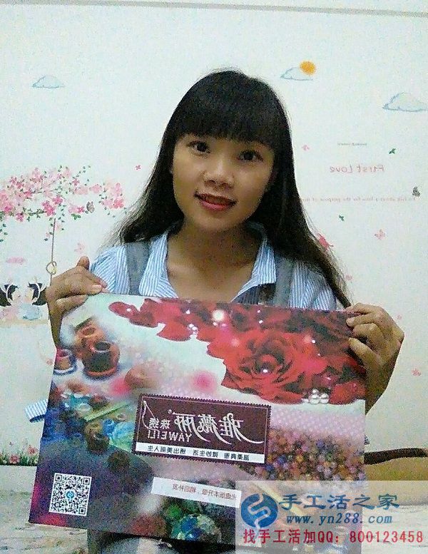 海南三亞雷女士在家做手工活串珠繡賺錢，自稱比上班都強(qiáng)！(圖1)