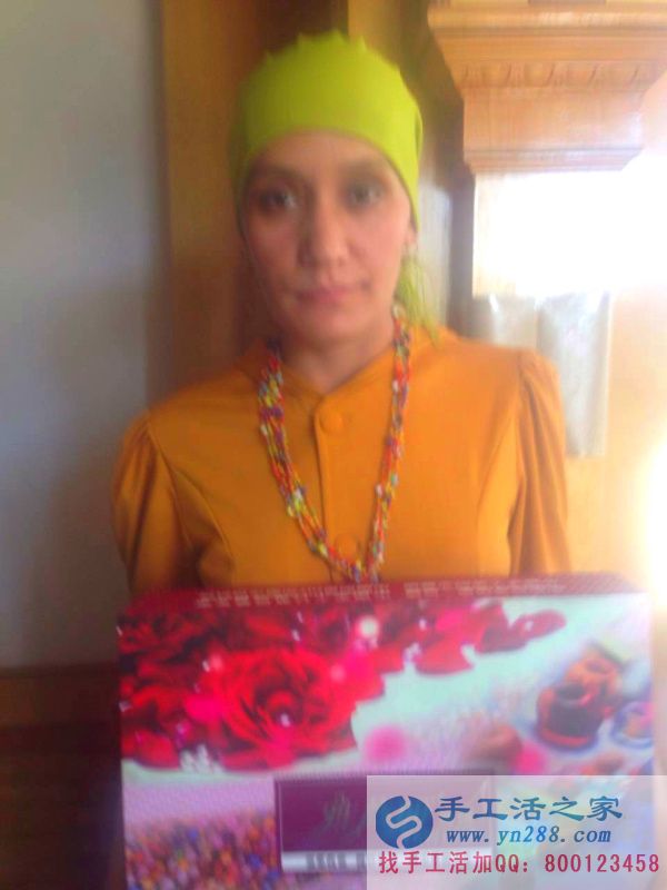 新疆維吾爾自治區(qū)喀什地區(qū)喀什市的阿布都外力·阿布都卡的女士來做手工活啦 阿布都外力女士