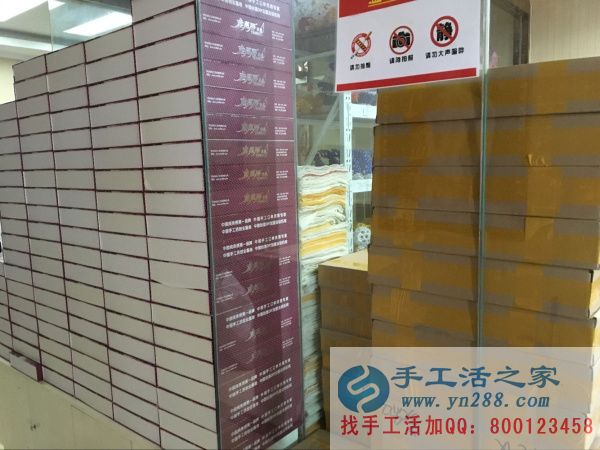 滿目整齊的禮盒，如待檢閱的士兵，震撼你我心靈