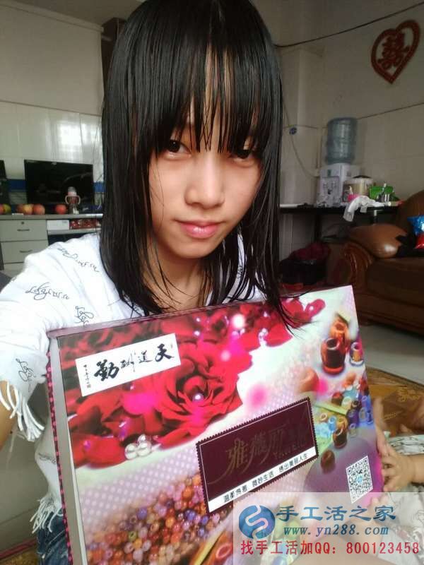 廣東省東莞市虎門鎮(zhèn)學(xué)生幫母親找手工活做正規(guī)外發(fā)無(wú)押金手工活串珠 學(xué)生客戶小黃