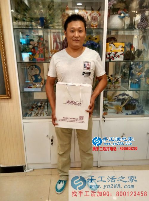 河南濟源退伍軍人王先生來手工活之家尋找合作項目，看好串珠繡產品加工