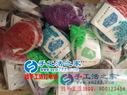 山東淄博朱女士開超市之余又做手工活串珠繡賺錢 山東淄博朱女士開超市之余又做手工活串珠繡賺錢