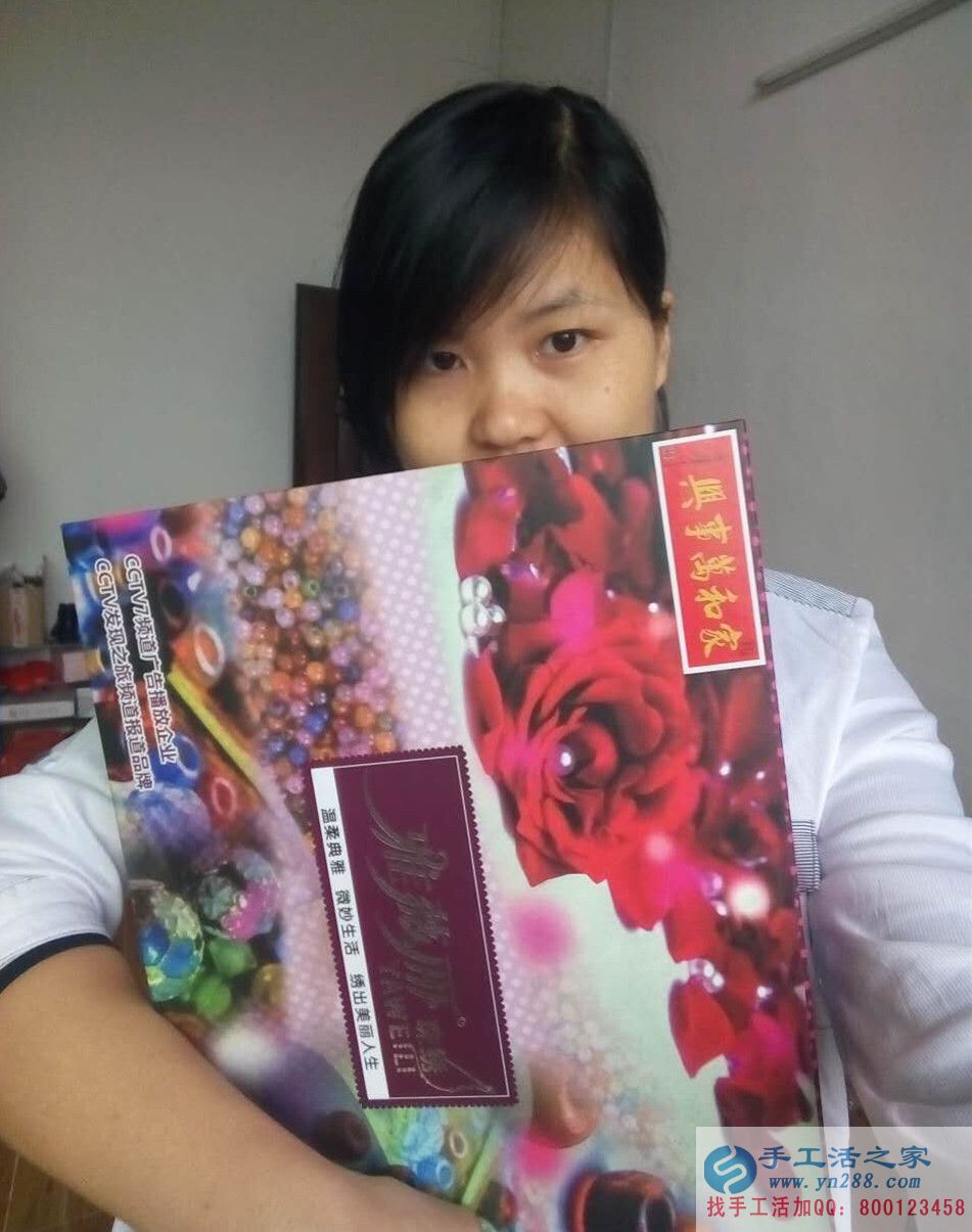 廣西南寧寶媽周女士業(yè)余兼職手工活串珠繡賺零花錢 廣西南寧寶媽周女士業(yè)余兼職手工活串珠繡賺零花錢