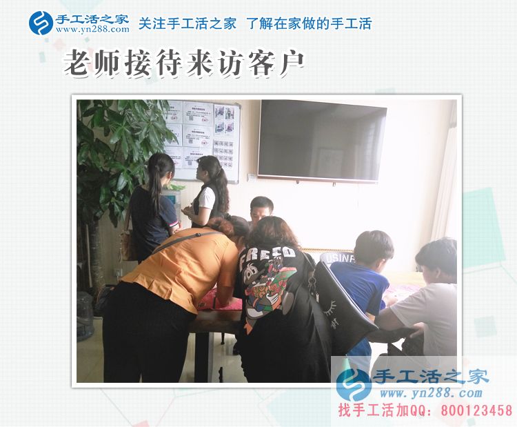 帶著孩子做手工，河北邢臺代女士堅持在家做手工活賺錢(圖2)