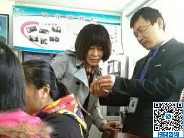 走進(jìn)社區(qū)，讓珠繡手工成為大家脫貧致富的一件法寶！----記手工之家走進(jìn)社區(qū)培訓(xùn)串珠手工活動(dòng)