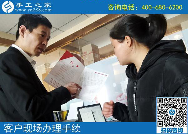 一邊開店、一邊做手工掙錢，四川遂寧胡女士選擇的是什么樣的外發(fā)手工活？