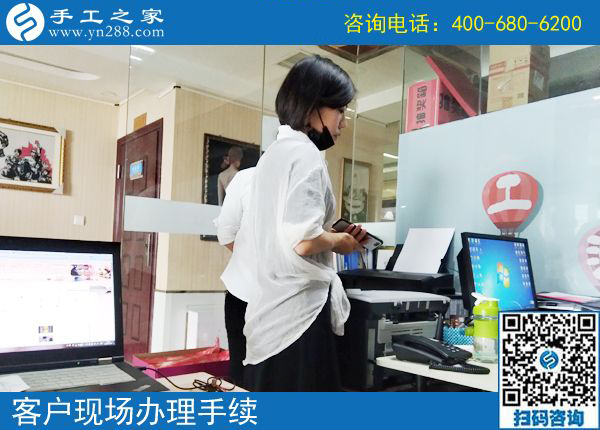 小超市的新名片，河南開封常女士開店之余做珠繡外發(fā)手工活掙錢