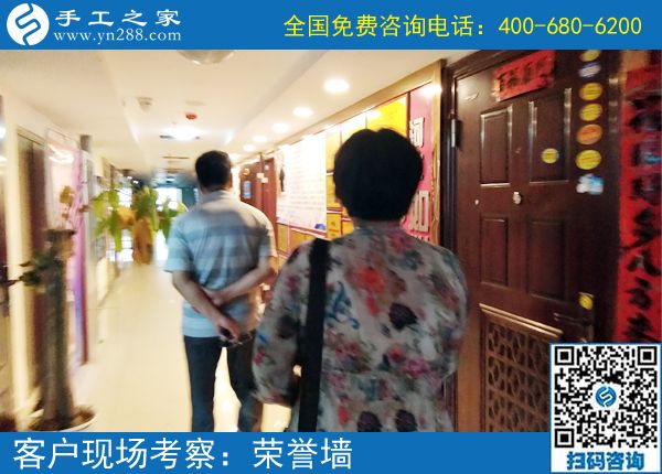 與年齡無(wú)關(guān)，掙錢(qián)什么時(shí)候也不晚。云南曲靖劉女士做手工活外發(fā)加工項(xiàng)目掙錢(qián)后說(shuō)