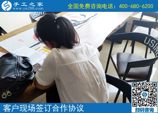 為了掙錢(qián)，福建廈門(mén)葉女士選擇下班后做正規(guī)供料的手工活