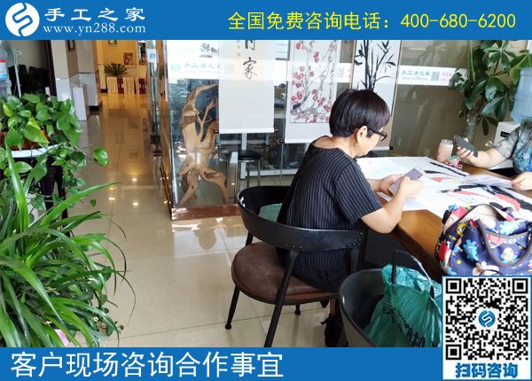 通過在家做手工活賺錢，湖南常德家庭婦女姜女士實現(xiàn)自身價值