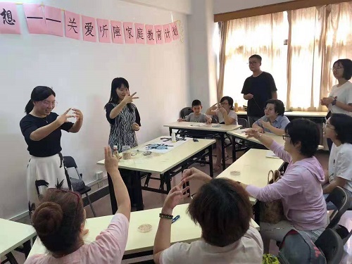 勵志珠珠繡串珠外發(fā)手工活在廣東！------記手工之家代理加工會員與當?shù)卣餐M織聽障人士學習串珠手工技能