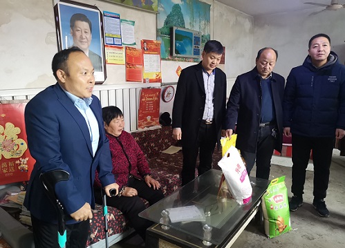 心懷公益、助力扶貧 --- --- 手工之家郝總與邯山區(qū)工商聯(lián)愛心企業(yè)家一起參加送溫暖春節(jié)慰問活動