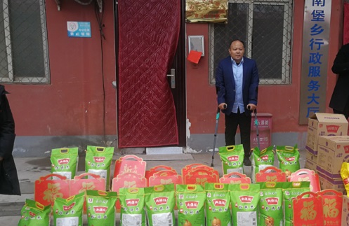 心懷公益、助力扶貧 --- --- 手工之家郝總與邯山區(qū)工商聯(lián)愛心企業(yè)家一起參加送溫暖春節(jié)慰問活動