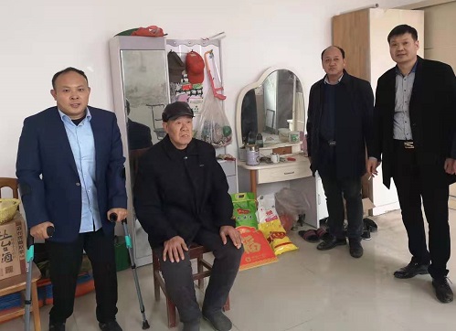 心懷公益、助力扶貧 --- --- 手工之家郝總與邯山區(qū)工商聯(lián)愛心企業(yè)家一起參加送溫暖春節(jié)慰問活動