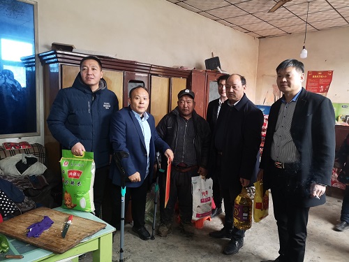 心懷公益、助力扶貧 --- --- 手工之家郝總與邯山區(qū)工商聯(lián)愛心企業(yè)家一起參加送溫暖春節(jié)慰問活動