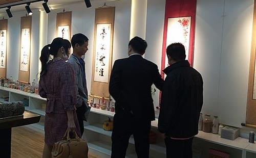 邯鄲市委宣傳部文化產(chǎn)業(yè)改革處張宗強處長、何文毅處長一行蒞臨手工之家參觀指導(dǎo)工作