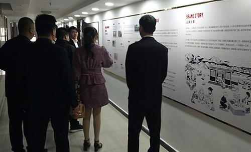 邯鄲市委宣傳部文化產(chǎn)業(yè)改革處張宗強處長、何文毅處長一行蒞臨手工之家參觀指導(dǎo)工作