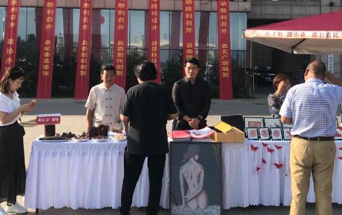 亮相“中國(guó)農(nóng)民豐收節(jié)”，勵(lì)志珠珠繡等純手工大放異彩(圖1)