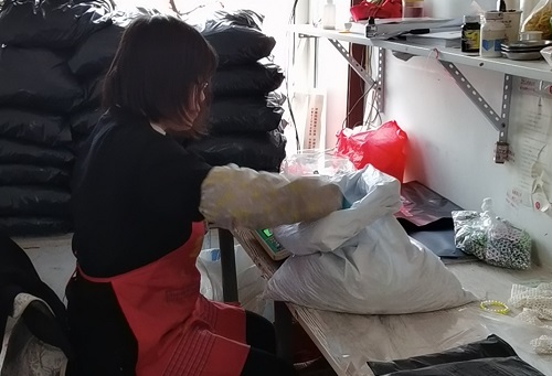 發(fā)貨、整理兩不誤------手工之家材料庫年終大盤點(diǎn)行動開始