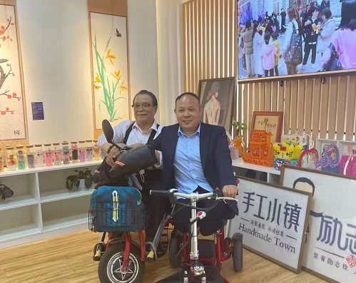 用手工實現(xiàn)人生價值--------熱烈歡迎北京市殘疾人代表團(tuán)蒞臨手工之家參觀考察 用手工實現(xiàn)人生價值--------熱烈歡迎北京市殘疾人代表團(tuán)蒞臨手工之家參觀考察