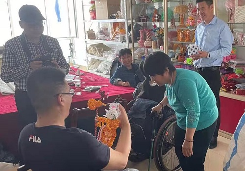 用手工實現(xiàn)人生價值--------熱烈歡迎北京市殘疾人代表團(tuán)蒞臨手工之家參觀考察 用手工實現(xiàn)人生價值--------熱烈歡迎北京市殘疾人代表團(tuán)蒞臨手工之家參觀考察