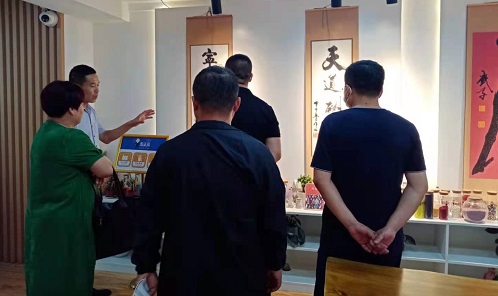 共同致力于發(fā)展珠繡手工就業(yè)創(chuàng)業(yè)好項目-------歡迎天津薊州區(qū)領(lǐng)導(dǎo)一行到手工之家參觀考察 共同致力于發(fā)展珠繡手工就業(yè)創(chuàng)業(yè)好項目-------歡迎天津薊州區(qū)領(lǐng)導(dǎo)一行到手工之家參觀考察