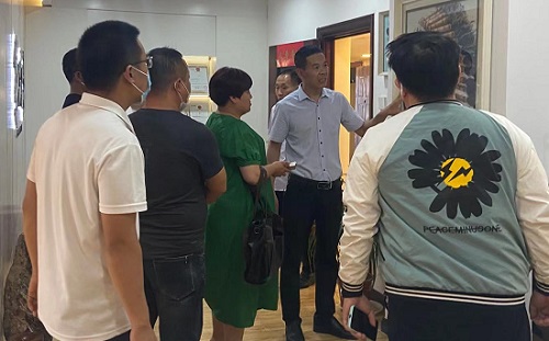 共同致力于發(fā)展珠繡手工就業(yè)創(chuàng)業(yè)好項目-------歡迎天津薊州區(qū)領(lǐng)導(dǎo)一行到手工之家參觀考察 共同致力于發(fā)展珠繡手工就業(yè)創(chuàng)業(yè)好項目-------歡迎天津薊州區(qū)領(lǐng)導(dǎo)一行到手工之家參觀考察