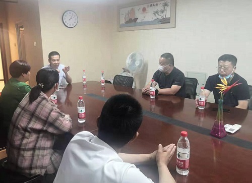 共同致力于發(fā)展珠繡手工就業(yè)創(chuàng)業(yè)好項目-------歡迎天津薊州區(qū)領(lǐng)導(dǎo)一行到手工之家參觀考察 共同致力于發(fā)展珠繡手工就業(yè)創(chuàng)業(yè)好項目-------歡迎天津薊州區(qū)領(lǐng)導(dǎo)一行到手工之家參觀考察