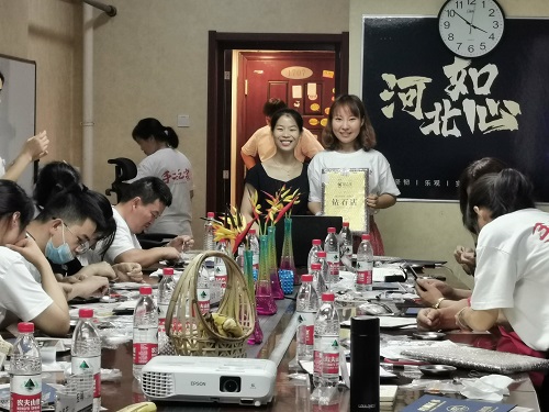 一起行動，相互合作，達成目標！------記手工之家材料倉庫備貨有感