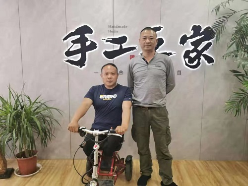 一次獎(jiǎng)金100000元，做珠繡非遺手工，我驕傲！--- ---記湖南湘西代理周總在手工之家領(lǐng)取獎(jiǎng)金