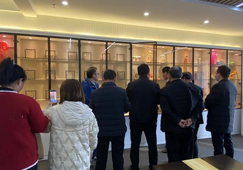 手工帶動就業(yè)，讓農(nóng)民有事干、農(nóng)村更美麗 --- --- 記河北大名一鎮(zhèn)村領(lǐng)導(dǎo)一行來手工之家實地參觀考察