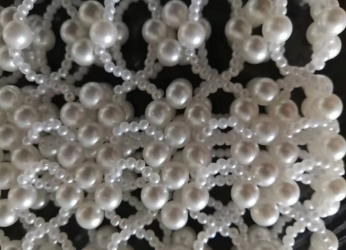 4月24日，可以寄到家做的手工活，手工活兼職，手工活外發(fā)加工企業(yè)手工之家的服務(wù)，合作前后都好，圖為勵(lì)志珠珠繡串珠手工珠包產(chǎn)品剪影