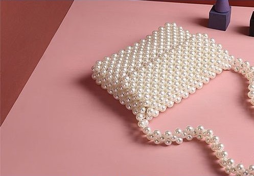 4月27日，想接正規(guī)廠家的手工活，純手工活外發(fā)加工項目，手工之家的珠繡串珠手工，男女誰更適合合作創(chuàng)業(yè)，圖為勵志珠珠繡串珠手工產(chǎn)品剪影