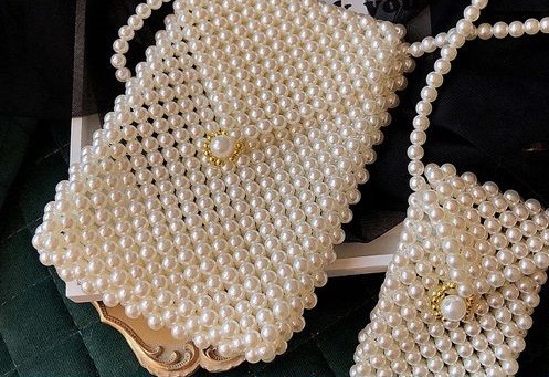 4月27日，想接正規(guī)廠家的手工活，純手工活外發(fā)加工項目，手工之家的珠繡串珠手工，男女誰更適合合作創(chuàng)業(yè)，圖為勵志珠珠繡串珠手工產(chǎn)品剪影