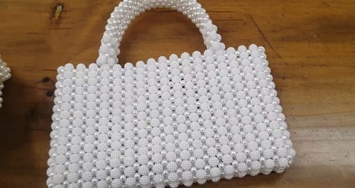 親手為閨蜜做了個(gè)串珠包包，她非常喜歡(圖1)