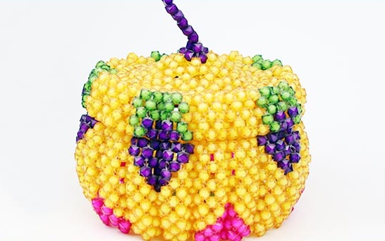 適合農(nóng)民工返鄉(xiāng)創(chuàng)業(yè)的項(xiàng)目:外發(fā)加工串珠手工活(圖1)