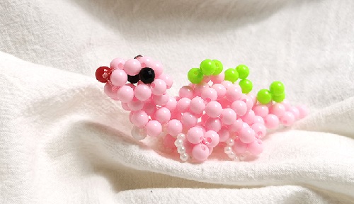 不需機(jī)械設(shè)備加工的珠繡手工活，簡單好做、方便攜帶(圖1)