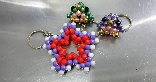 一個你應(yīng)該知道的事實:我在家做外包珠繡手工活賺錢很幸福(圖1)