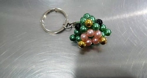 在家做串珠外發(fā)手工活，與家人團(tuán)團(tuán)圓圓過(guò)中秋節(jié)(圖1)