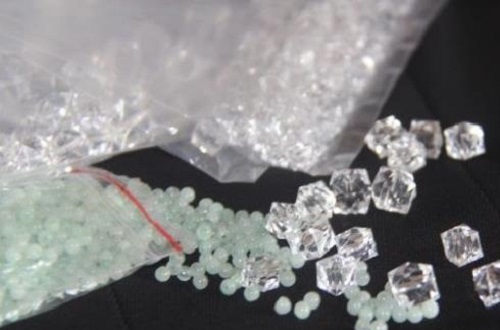 生長在強(qiáng)大的中國，常年都可以在家做手工活賺錢增收(圖1)