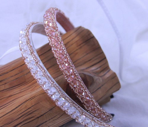 8月5日，手工活外發(fā)加工正規(guī)廠家，純手工加工串珠，做手工傳承官，與手工之家合作，自由靈活，收入更好，圖為串珠米珠繡純手工產(chǎn)品剪影