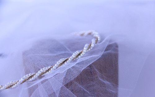 8月10日，在家里就能賺錢的工作，帶回家做的手工，做手工傳承官，手工之家的純手工，大家可以放心選擇，圖為串珠米珠繡純手工產(chǎn)品剪影