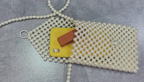 8月11日，手工活外發(fā)加工網(wǎng)，拿回家做的手工好項目，做手工傳承官，與手工之家，合作就要好好做，圖為串珠米珠繡純手工產(chǎn)品剪影