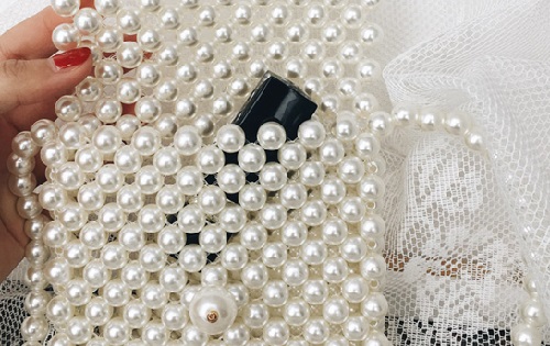 8月11日，手工活外發(fā)加工網(wǎng)，拿回家做的手工好項目，做手工傳承官，與手工之家，合作就要好好做，圖為串珠米珠繡純手工產(chǎn)品剪影